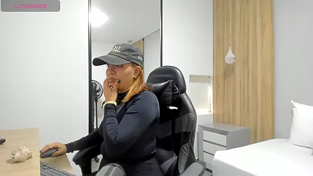 alma fenix online show from 12-16-25, 12:32