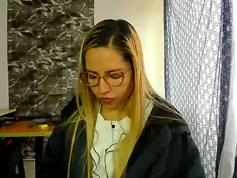 MISSLAUR4 online show from 01-04-25, 04:54