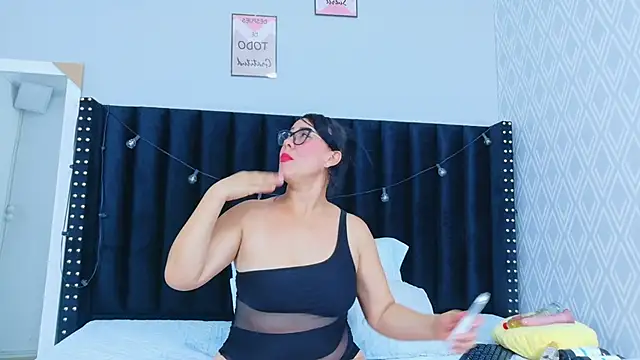 Snapshot of hotlatinateacher chatting on 10-23-25, 06:50 hotlatinateacher online show from 10-23-25, 06:50