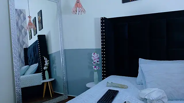 Snapshot of hotlatinateacher chatting on 11-07-25, 06:52 hotlatinateacher online show from 11-07-25, 06:52