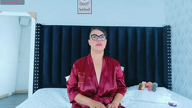 hotlatinateacher online show from 04-19-26, 12:15