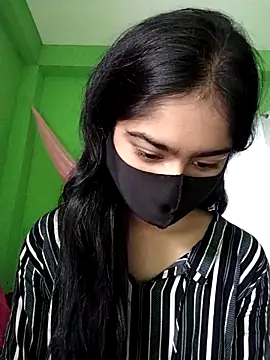 Snapshot of Arisha- chatting on 01-01-25, 08:24 Arisha- online show from 01-01-25, 08:24