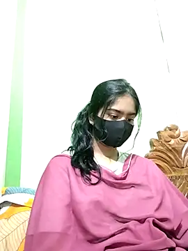 Snapshot of Arisha- chatting on 01-08-25, 01:09 Arisha- online show from 01-08-25, 01:09