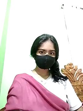 Snapshot of Arisha- chatting on 01-08-25, 07:13 Arisha- online show from 01-08-25, 07:13