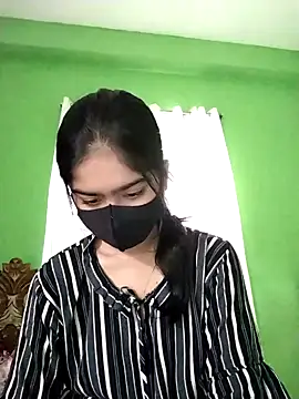 Snapshot of Arisha- chatting on 02-05-25, 10:19 Arisha- online show from 02-05-25, 10:19