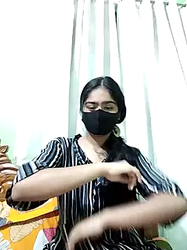 Snapshot of Arisha- chatting on 02-05-25, 07:10 Arisha- online show from 02-05-25, 07:10