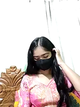 Snapshot of Arisha- chatting on 02-06-25, 12:26 Arisha- online show from 02-06-25, 12:26