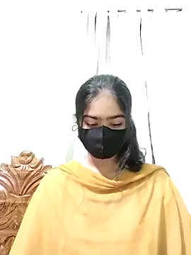 Snapshot of Arisha- chatting on 02-07-25, 05:18 Arisha- online show from 02-07-25, 05:18