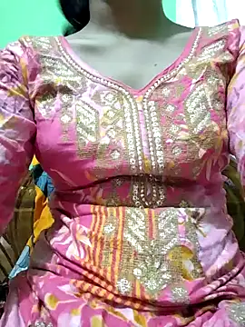 Snapshot of Arisha- chatting on 02-19-25, 11:38 Arisha- online show from 02-19-25, 11:38