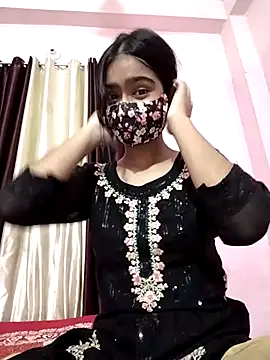 Snapshot of Arisha- chatting on 10-05-25, 06:39 Arisha- online show from 10-05-25, 06:39