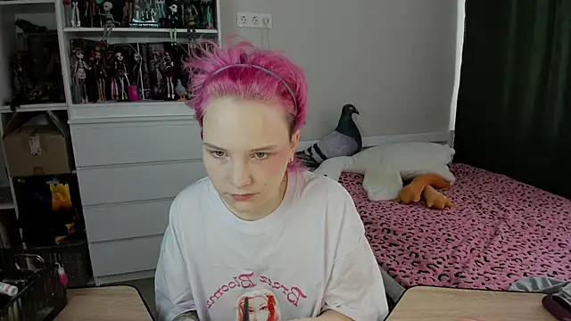 School Love online show from 03-01-26, 07:10