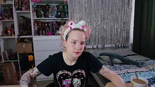 School Love online show from 03-29-26, 07:08