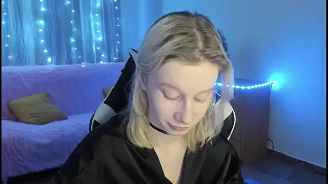 EnigmaSee online show from 12-21-25, 01:13