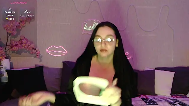 Fluffy Tiffy online show from 01-14-25, 12:00