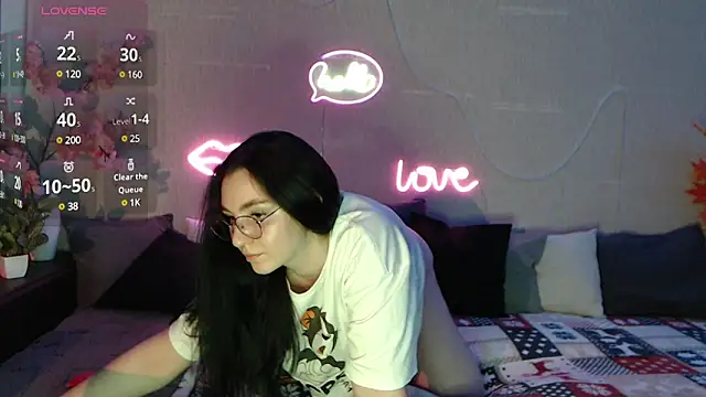 Fluffy Tiffy online show from 01-20-25, 05:04