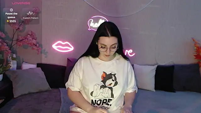 Fluffy Tiffy online show from 01-23-25, 01:51