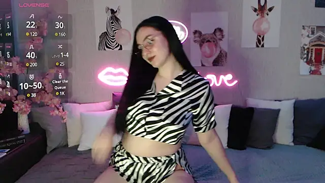 Fluffy Tiffy online show from 02-11-25, 02:03