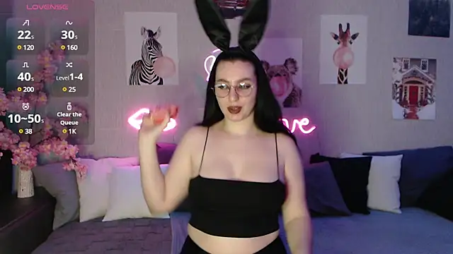 Fluffy Tiffy online show from 02-12-25, 12:48