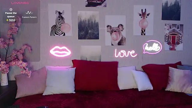 Fluffy Tiffy online show from 02-12-25, 03:51