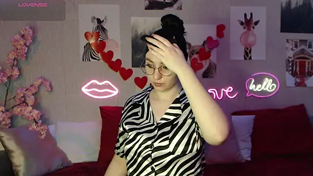 Fluffy Tiffy online show from 02-15-25, 12:59