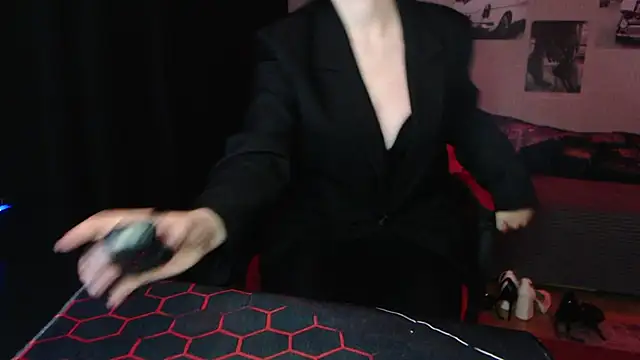 Fluffy Tiffy online show from 10-09-25, 12:19