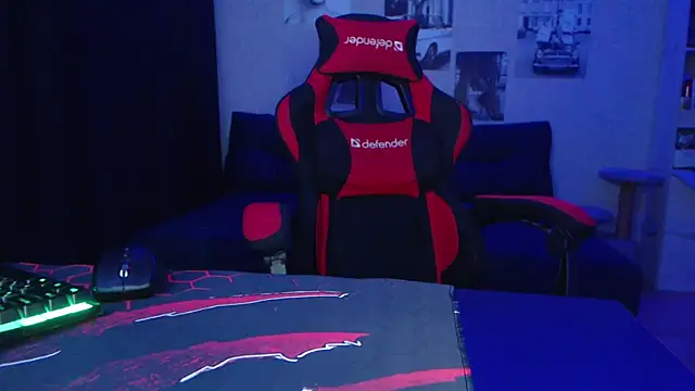 Fluffy Tiffy online show from 11-28-25, 12:24