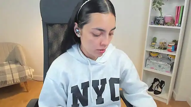  BellaEvans  online show from 06-13-26, 04:21