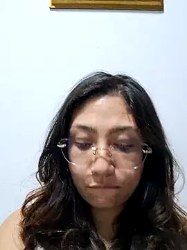 Mia Ruiz online show from 10-31-25, 02:12