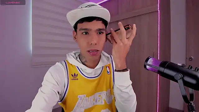 aldrinwhite online show from 01-17-25, 02:18