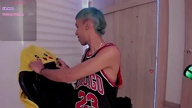 aldrinwhite online show from 03-17-25, 04:33