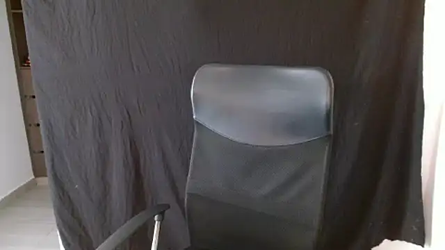 Snapshot of cloe_fox chatting on 10-04-25, 09:02 cloe fox online show from 10-04-25, 09:02