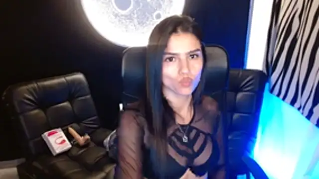 Snapshot of cloe_fox chatting on 11-06-25, 06:36 cloe fox online show from 11-06-25, 06:36