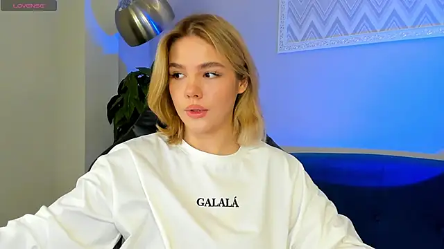 Anna Robinson online show from 03-08-25, 01:06