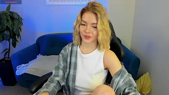 Anna Robinson online show from 03-15-25, 01:08