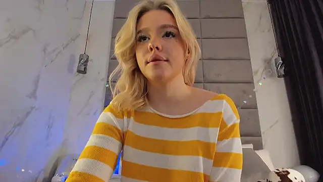 Anna Robinson online show from 04-20-26, 01:08