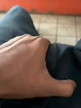 Snapshot of A-mira chatting on 03-20-25, 07:47 A-mira online show from 03-20-25, 07:47