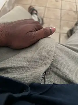 Snapshot of A-mira chatting on 10-08-25, 09:18 A-mira online show from 10-08-25, 09:18