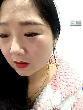 Snapshot of AHL756 chatting on 01-14-25, 12:14 AHL756 online show from 01-14-25, 12:14