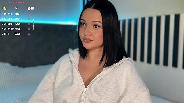 Snapshot of Li_Amelie_ chatting on 12-04-25, 03:32 Li Amelie online show from 12-04-25, 03:32