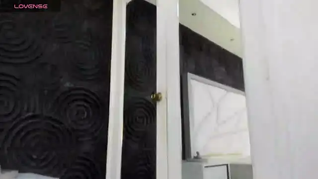 Snapshot of AbigailWilliams_ chatting on 11-11-25, 11:10 AbigailWilliams online show from 11-11-25, 11:10