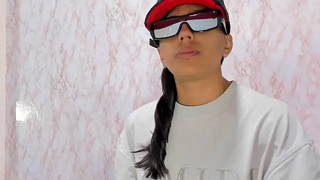 BarbieHotLaura online show from 01-05-25, 04:38