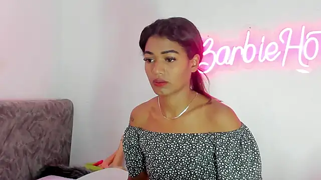 BarbieHotLaura online show from 10-10-25, 02:05