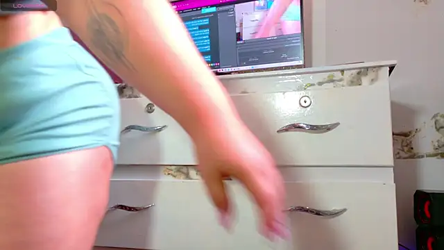 Snapshot of Gaby_Vegaa chatting on 10-20-25, 10:10 Gaby Vegaa online show from 10-20-25, 10:10