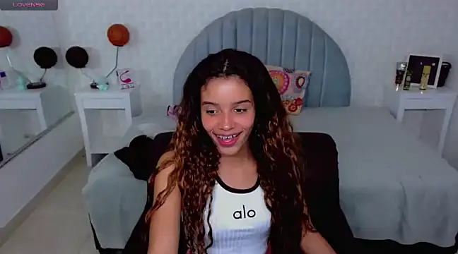 Snapshot of charlotte_0309 chatting on 01-08-25, 12:06 charlotte 0309 online show from 01-08-25, 12:06