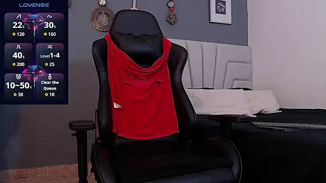 Snapshot of AndyBlass chatting on 10-15-25, 09:04 AndyBlass online show from 10-15-25, 09:04