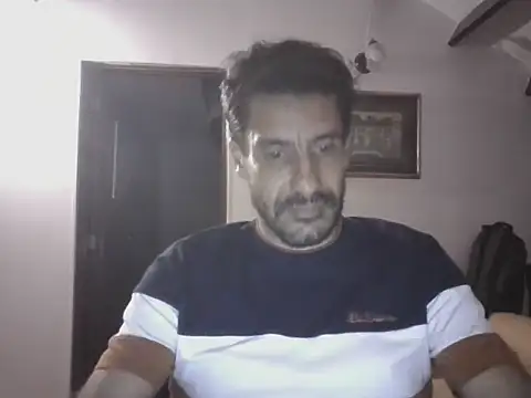 Snapshot of elkike1980 chatting on 05-16-26, 01:02 elkike1980 online show from 05-16-26, 01:02
