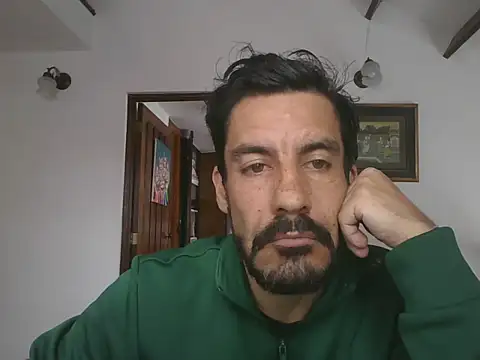 Snapshot of elkike1980 chatting on 06-04-26, 02:01 elkike1980 online show from 06-04-26, 02:01