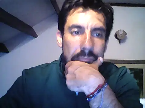 Snapshot of elkike1980 chatting on 06-06-26, 02:05 elkike1980 online show from 06-06-26, 02:05