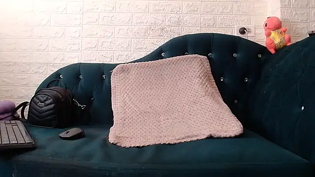 Snapshot of RubyEmerald chatting on 01-24-25, 09:47 RubyEmerald online show from 01-24-25, 09:47