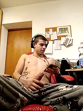 Snapshot of BigDickEnrg7195 chatting on 02-17-25, 10:25 BigDickEnrg7195 online show from 02-17-25, 10:25